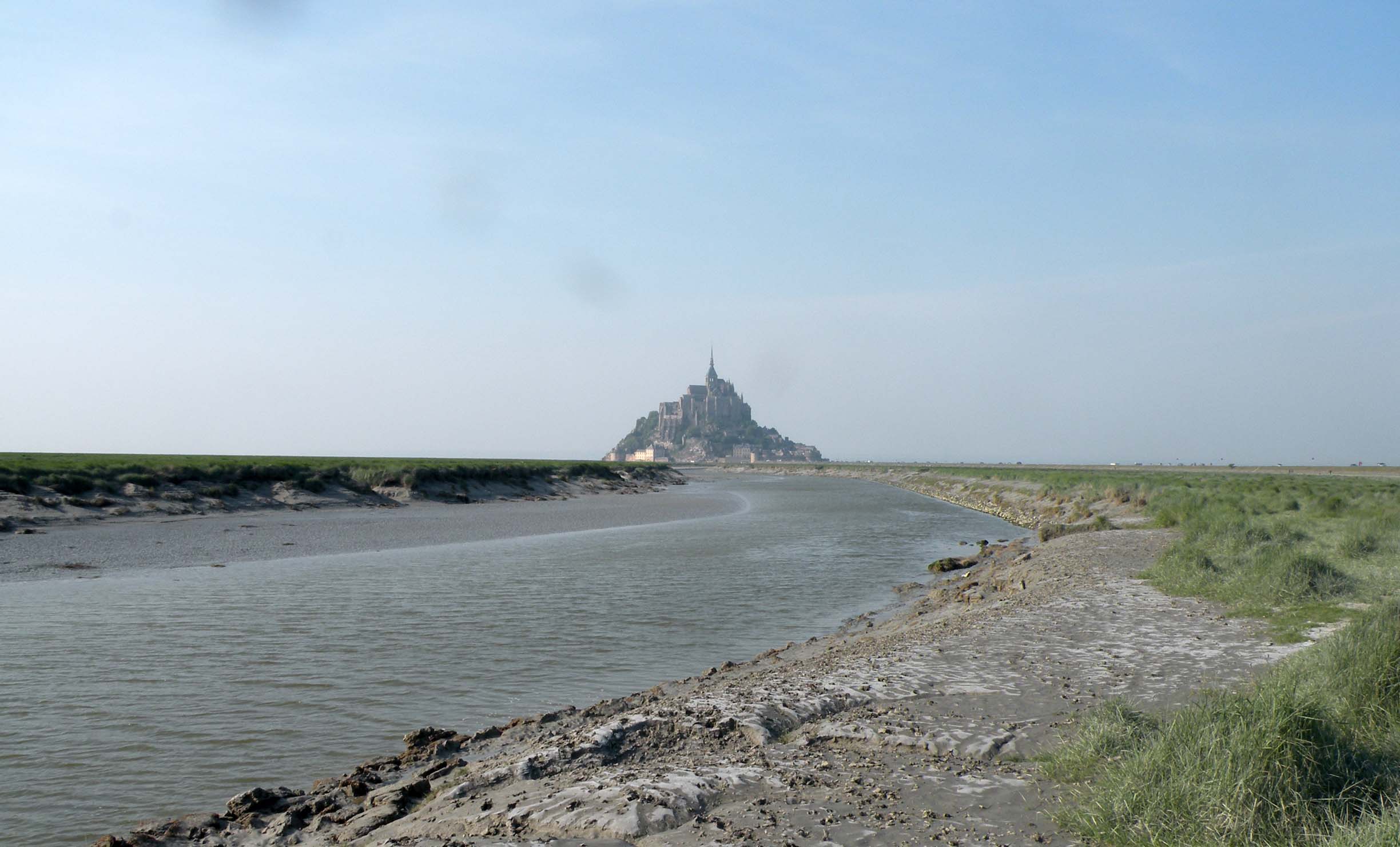 Passeggiando sulla spiaggia di Mont Saint-Michel