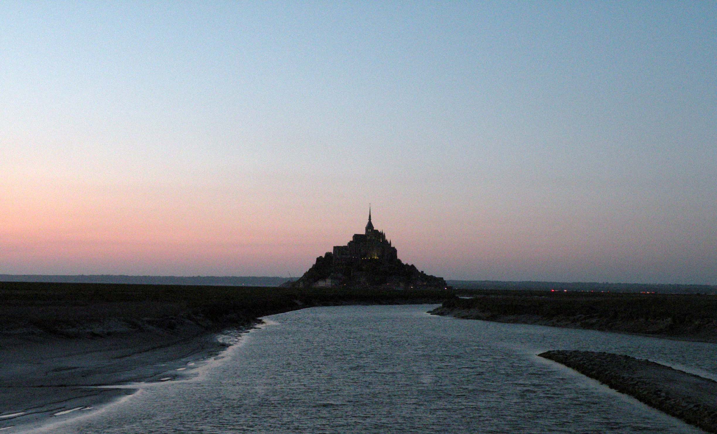 Passeggiando sulla spiaggia di Mont Saint-Michel